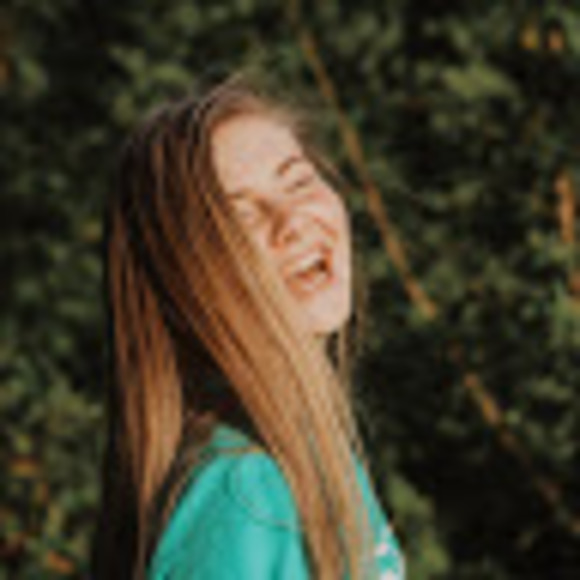 Meet your Posher, Alexis - Picture 1 of 1